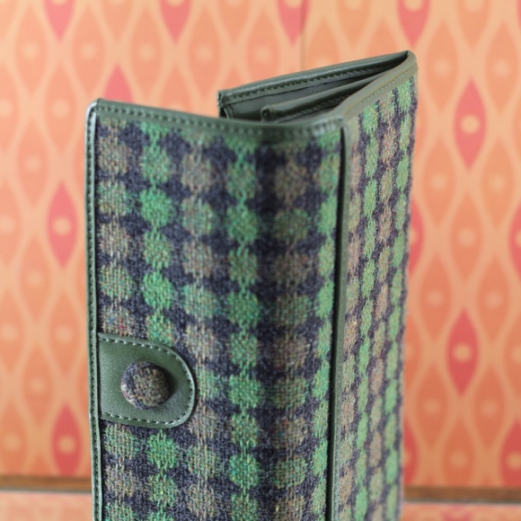 LOFT Green Fabric Wallet - Picture 8 of 10